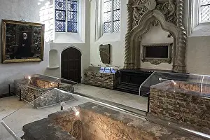 Flanders Prints: 13th and 15th century painted graves in the Church of Our Lady