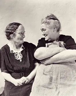 Talk Prints: 1930s 1940s TWO SENIOR CHARACTER WOMEN TALKING GOSSIPING LOOKING AT EACH OTHER