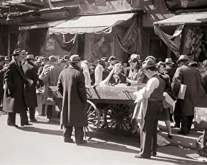 Lower Prints: 1940s 1950s CROWD OF SHOPPERS MEN WOMEN LOOKING FOR A DEAL AT PUSHCART MARKET ON LOWER EAST SIDE OF MANHATTAN NEW YORK