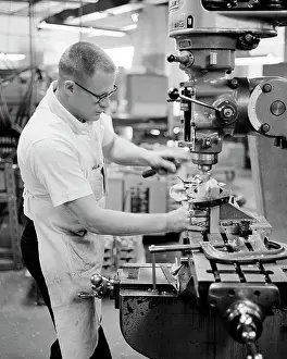 Innovation Prints: 1960s 1970s SKILLED MAN MACHINIST OPERATING A HORIZONTAL MILLING MACHINE IN A MANUFACTURING FACTORY TOOL ROOM SHOP