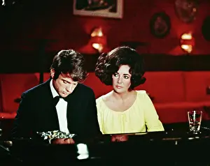 Cinema Prints: 1970S 1970 Film The Only Game In Town Elizabeth Taylor, Warren Beatty In Piano Bar