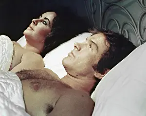 Elizabeth Prints: 1970S 1970 The Only Game In Town Elizabeth Taylor, Warren Beatty In Bed Awake
