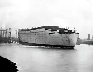Nautical Prints: '534' Becomes 'Queen Mary' -- A striking photograph of the giant cunarder 'Queen Mary'