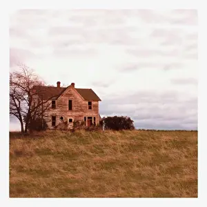 Build Prints: Abandoned farmhouse