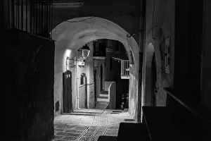 Architektur Prints: Abandoned typical alleyway in downtown Vieste