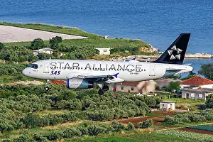 Aviation Prints: An Airbus A319 aircraft of SAS Scandinavian Airlines with the registration number OY-KBR in the Star Alliance special
