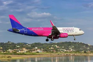 Identification Prints: An Airbus A320 aircraft of Wizzair with registration number HA-LWR at Corfu Airport (CFU)