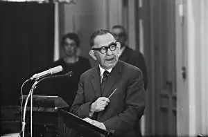 Lower Prints: Anefo photo collection. Achievement Bijlmermeer in Lower House