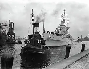 Arrival Prints: Anefo photo collection. Arrival English air disturbance cruiser HMS Sirius