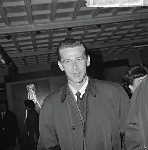 Arrival Prints: Anefo photo collection. Arrival Floyd Cramer (with the Anita Kerr singers at Schiphol)