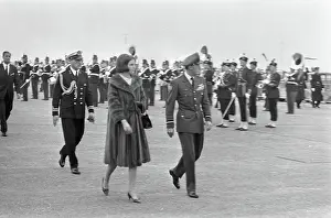 Guard Prints: Anefo photo collection. Arrival Greek royal couple at Schiphol