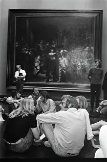 Amsterdam Prints: Anefo photo collection. Artists have night vandelzaal in Rijksmuseum