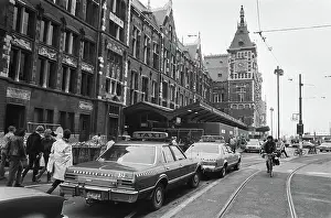 Taxi Prints: Anefo photo collection. Audet news service assignment; Taxi rank Central Station