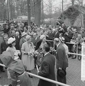 Guests Prints: Anefo photo collection. Celebration of the 25-year wedding party of Queen Juliana and Prince Bernhard