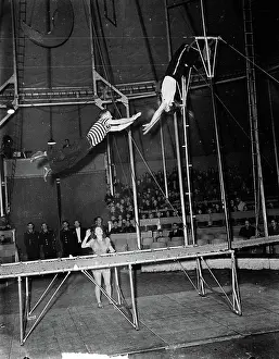 Circus Prints: Anefo photo collection. Circus Mikkenie. Trampoline. The 4 Airways. October 28, 1948
