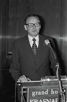 Command Prints: Anefo photo collection. Command hotel revue, meeting in Krasnapolsky. May 17, 1973