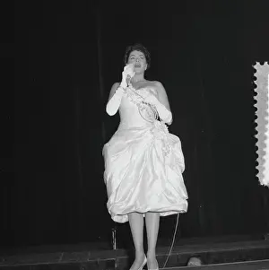 Commission Prints: Anefo photo collection. Commission Amersfoortse Courant Singer Teddy Scholten
