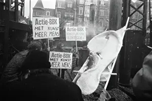 Amsterdam Prints: Anefo photo collection. Demonstration of members BBK at first pole for the Rijksmuseum Vincent van Gogh in Amsterdam