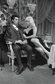 Diana Prints: Anefo photo collection. Diana Dors in the Rudi Carrell Show