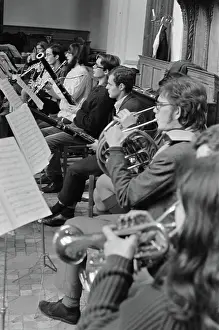 Bergen Prints: Anefo photo collection. Dutch Student Orchestra rehearses in Ruin Church in Bergen