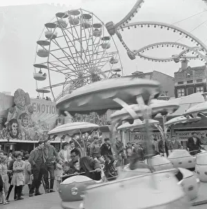 April Prints: Anefo photo collection. Ferris wheel on the Nieuwmarkt. April 30, 1961