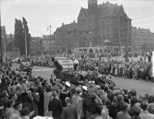 Anefo photo collection. Flower parade of Aalsmeer in Amsterdam. September 9, 1950. Amsterdam, Noord-Holland