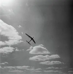 August Prints: Anefo photo collection. Gliding to Velp. Models. August 29, 1948. Gelderland, Velp