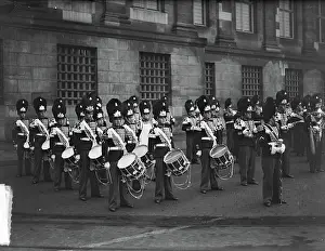 Guard Prints: Anefo photo collection. Honorary guard of the royal palace. January 21, 1949