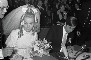 Married Prints: Anefo photo collection. Johan Cruijff married Danny Coster Wedding couple draws deed