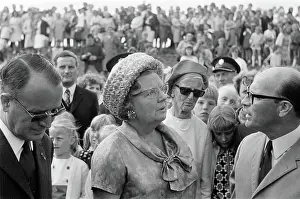 Visits Prints: Anefo photo collection. Koningin Juliana visits Noord Holland. 17 June 1969