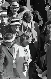 Received Prints: Anefo photo collection. Koningin Juliana Zangkoor van Rotterdamse elderly on Palace Soestdijk received