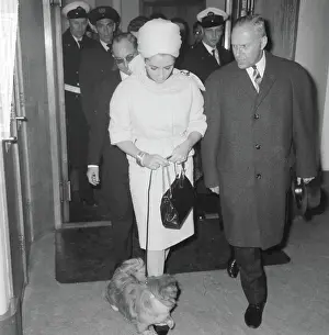 Husband Prints: Anefo photo collection. Liz Taylor at Schiphol (she came to look at movie recordings of her husband Richard Burton)