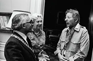 Home Prints: Anefo photo collection. Mayor Polak (Amsterdam) receives Danny Kaye