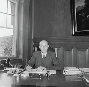 Hague Prints: Anefo photo collection. Minister Sicco Mansholt in his office at the Ministry of Agriculture