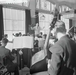 Anefo photo collection. Nederlands Student orchestra rehearses (also Nos. 100979 to 100981). January 16, 1959