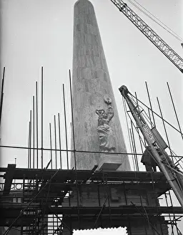January Prints: Anefo photo collection. 'Peace figure' placed on column National Monument Dam