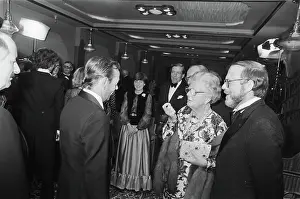 Premiere Prints: Anefo photo collection. Premiere film Soldaat van Oranje attended by royal family