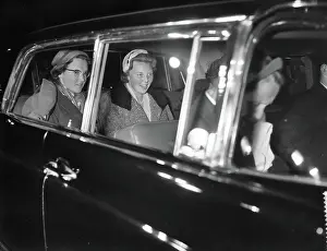 Beatrix Prints: Anefo photo collection. Princess Beatrix and Queen Juliana in the car. March 4, 1958