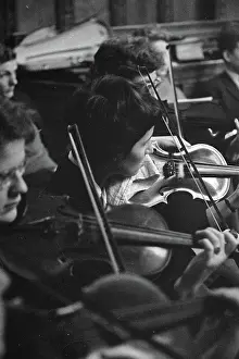 Rehearsal Prints: Anefo photo collection. Rehearsal of the Dutch Student Orchestra in Bergen