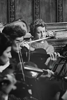 Rehearsal Prints: Anefo photo collection. Rehearsal of the Dutch Student Orchestra in Bergen