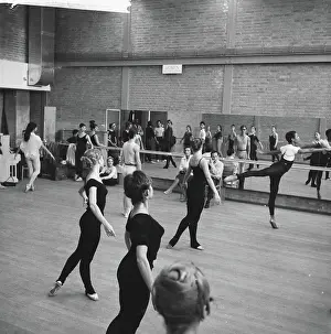 Ballet Prints: Anefo photo collection. Rehearsal National Ballet