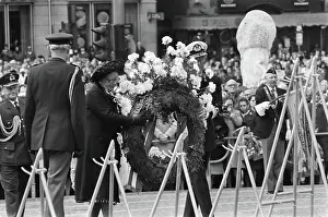 Amsterdam Prints: Anefo photo collection. Remembrance Day on Dam in Amsterdam; Queen Juliana and Prince Bernhard lay a wreath