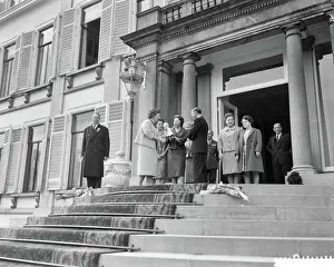 Utrecht Prints: Anefo photo collection. Tribute to the Queen on Soestdijk. May 1, 1961. Soestdijk, Utrecht