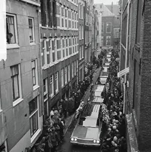 February Prints: Anefo photo collection. Uitvaart Victims Brand Bethanienstraat. February 10, 1966