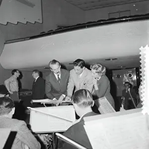 Vera Prints: Anefo photo collection. Vera Lynn rehearses with Dolf van de Linden for NCRV