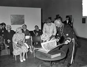 Visit Prints: Anefo photo collection. Visit Princess Beatrix to Amsterdam