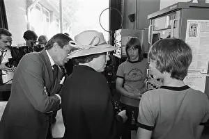 Visit Prints: Anefo photo collection. Visit Queen Beatrix and Prince Claus to North West Overijssel