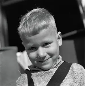 Foundation Prints: Anefo photo collection. Work by the War Foster Children Foundation in the field of children's care of N