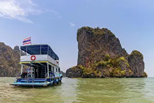 Tourismus Prints: Ao Phang Nga National Park Tour Boat A picture of a boat tour at the Ao Phang Nga National Park islands