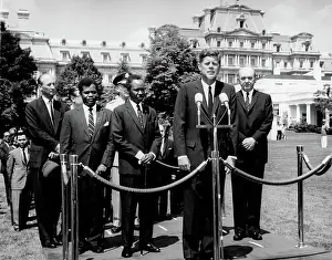 Defense Prints: Arrival ceremony for Julius Nyerere